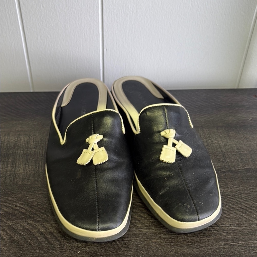 Vintage Black Leather Women’s Slip-On Shoes with Tassels - Picture 2 of 5
